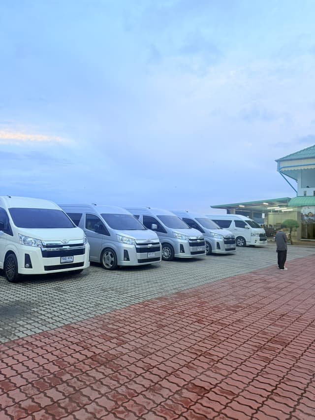 บรรยากาศรถตู้ VIP เช่าเหมาหาดใหญ่