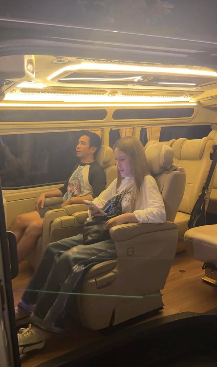 บรรยากาศรถตู้ VIP