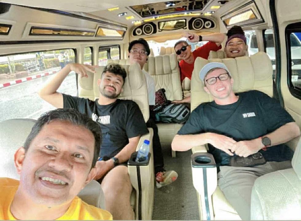 บรรยากาศรถตู้ VIP