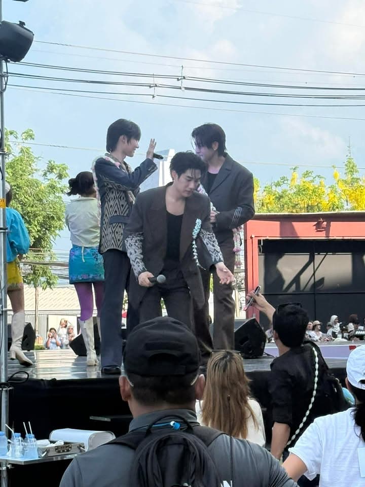 บรรยากาศรถตู้ VIP